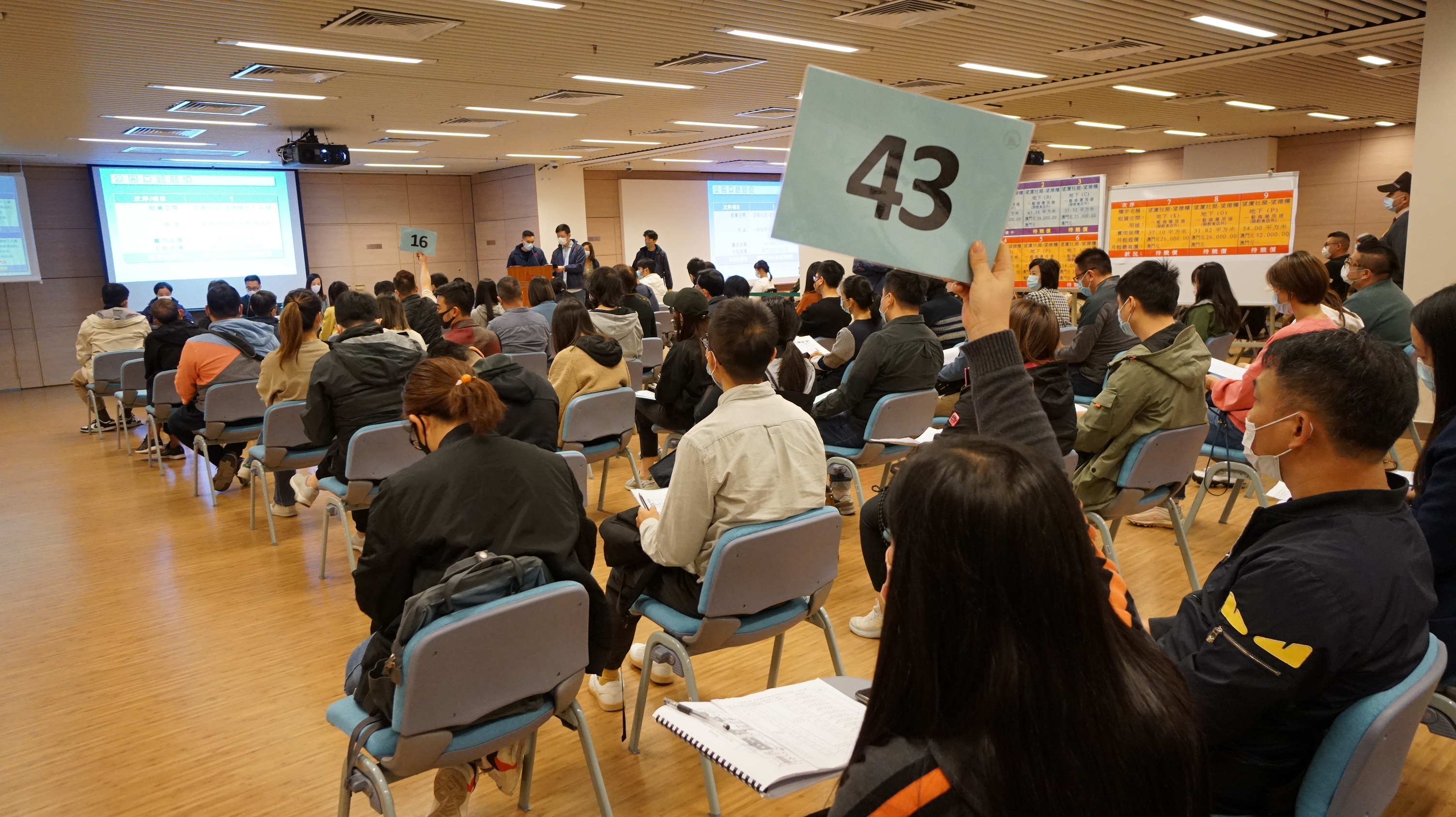 Concurso público para “Arrendamento de Espaços Destinados ao Exercício de Actividades Comerciais de 2021  Resultados do acto público de licitação verbal