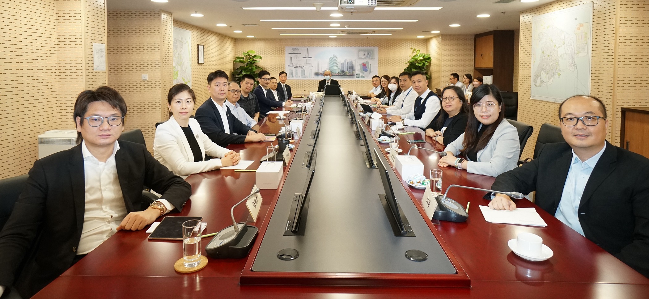 新一任公共房屋事務委員會舉行第一次平常會議