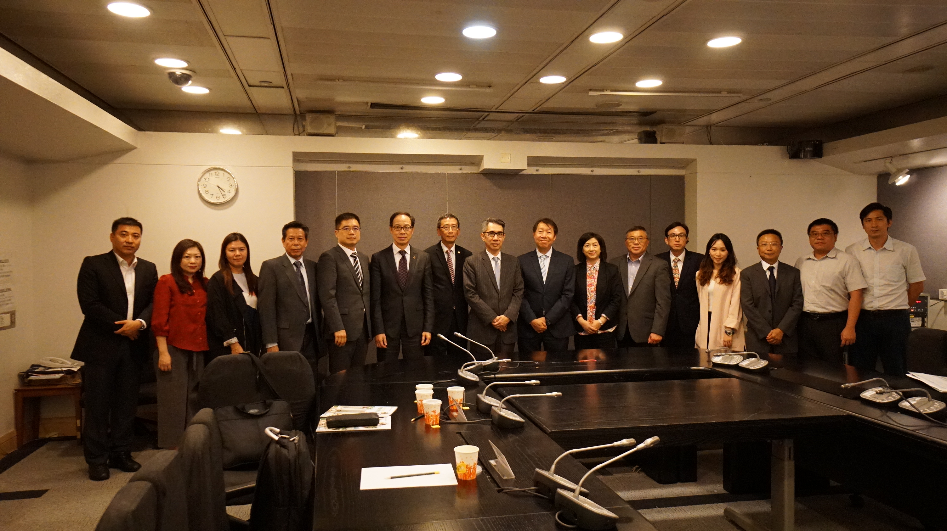 Visita do Conselho para os Assuntos de Habitação Pública em Hong Kong - Fot. 1